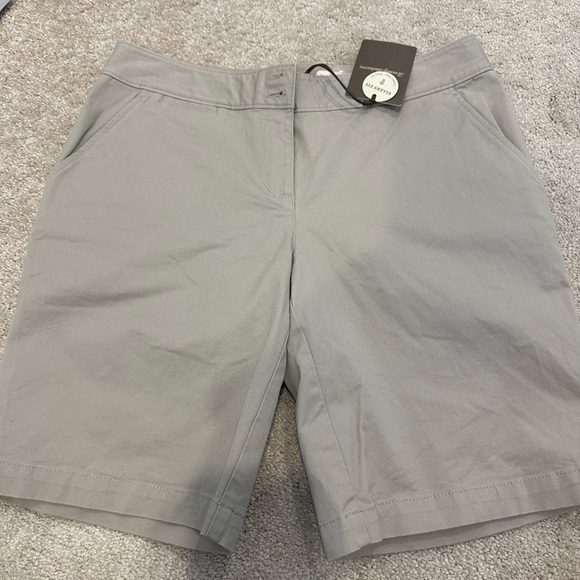 Tommy Bahama Sail Away Twill 9-inch Bermuda Shorts size 4 NWT - Picture 1 of 5